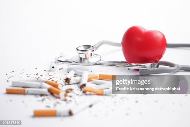 heart disease,smoking is harmful to health.,quit smoking keeps your heart healthy. - tobacco product fotografías e imágenes de stock