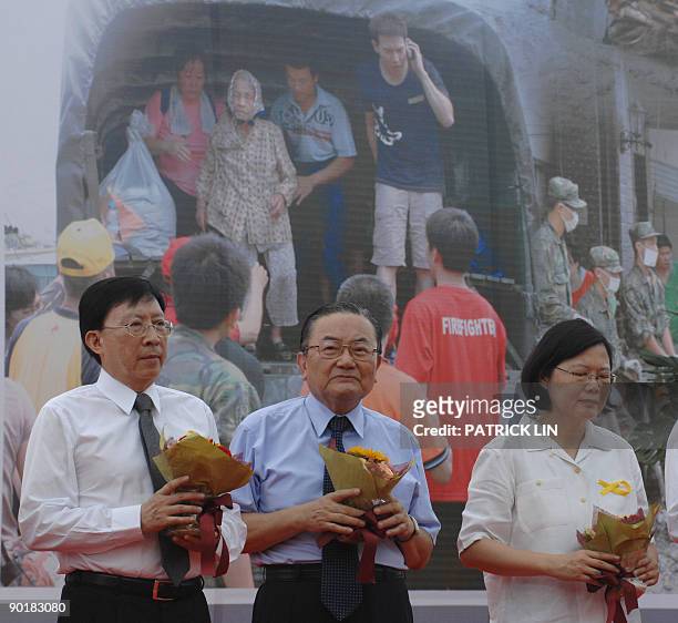 Premier Liu Chao-shiuan , presidential secretary-general Chan Chun-po and opposition Democratic Progressive Party chairwoman Tsai Ing-wen hold...