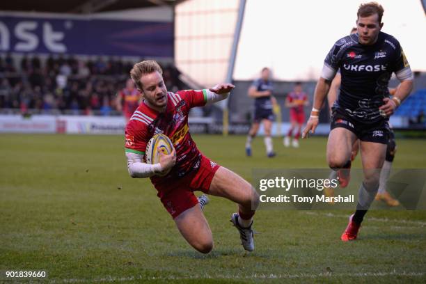 Charlie Walker of Harlequins scores their second tryduring the Aviva Premiership match between Sale Sharks and Harlequins at AJ Bell Stadium on...
