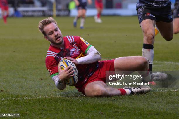 Charlie Walker of Harlequins scores their second tryduring the Aviva Premiership match between Sale Sharks and Harlequins at AJ Bell Stadium on...