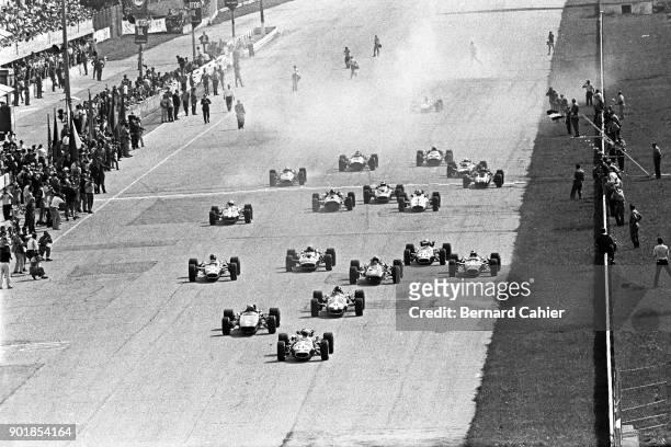 Jack Brabham, Bruce McLaren, Jim Clark, Dan Gurney, Chris Amon, Grand Prix of Italy, Autodromo Nazionale Monza, 10 September 1967. Start of the 1965...