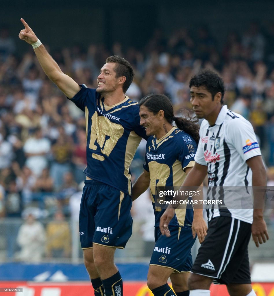 Dante Lopez (L) of Pumas celebrates the