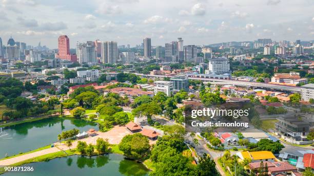 cityscape of kuala lumpur, malaysia - estado de selangor fotografías e imágenes de stock