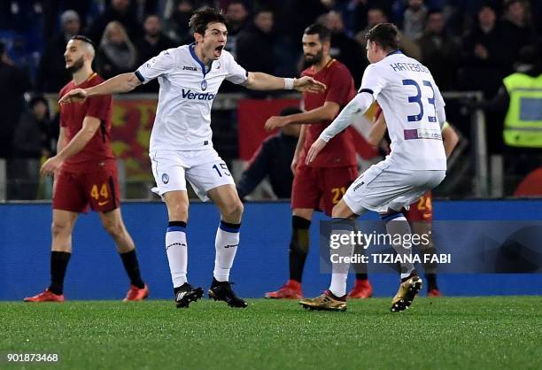 Atalanta's Dutch midfielder Marten de Roon celebrates after scoring a goal during the Serie A football match between Roma and Atalanta at Olimpic...
