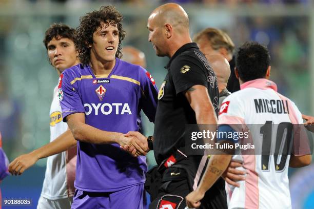 Stevan Jovetic of Fiorentina shakes hands with Walter Zenga, head coach of Palermo after the Serie A match between ACF Fiorentina and US Citta di...