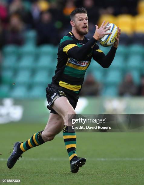 Rob Horne of Northampton catches the ball during the Aviva Premiership match between Northampton Saints and Gloucester Rugby at Franklin's Gardens on...