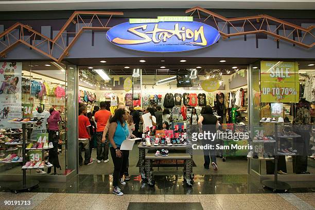 Fans fill Underground Station in The Boulevard Mall on August 30, 2009 in Las Vegas, Nevada for an appearance by television personalities Angela...