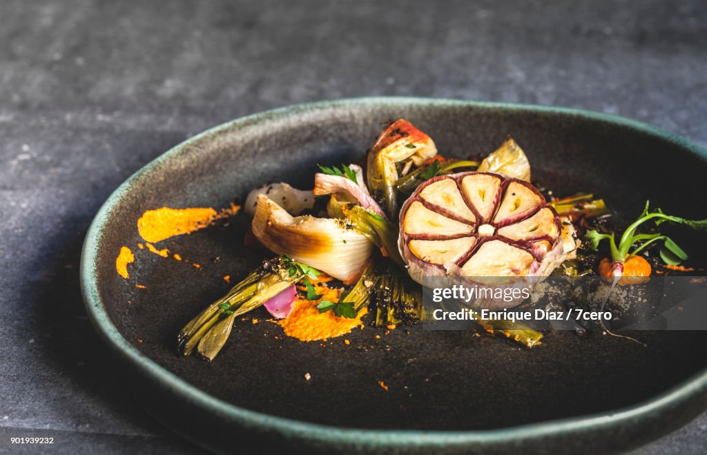 Calçots and Garlic, plated