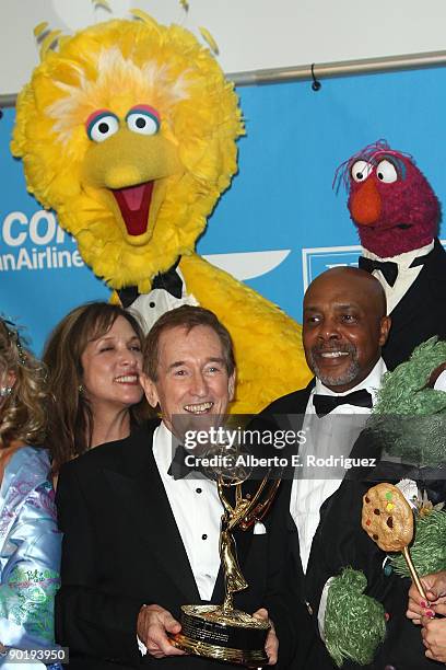 The cast of "Sesame Street" pose in the press room during the 36th Annual Daytime Emmy Awards at The Orpheum Theatre on August 30, 2009 in Los...