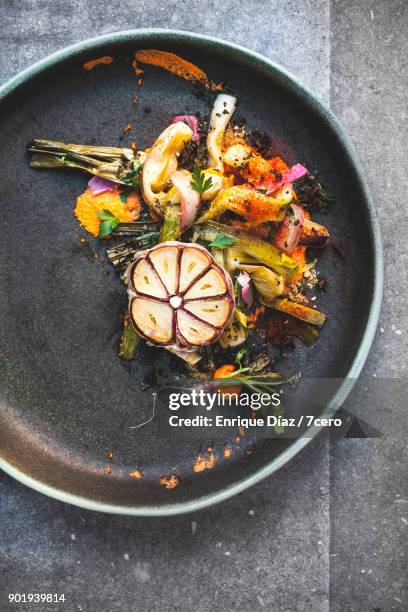 calçots and garlic, vertical - italian parsley stock pictures, royalty-free photos & images