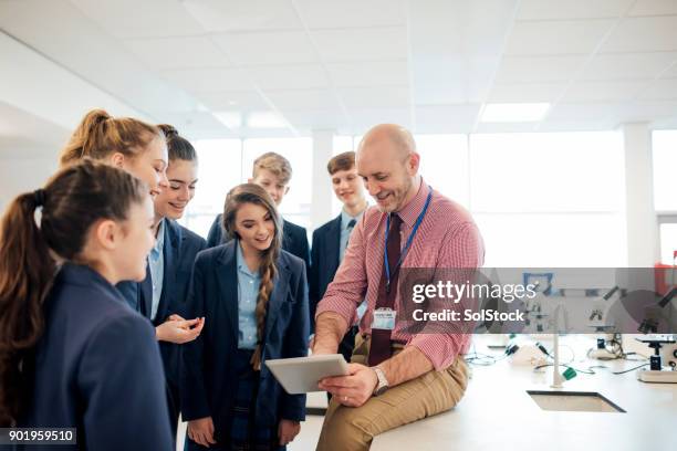 middelbare school les - teachers education uniform stockfoto's en -beelden