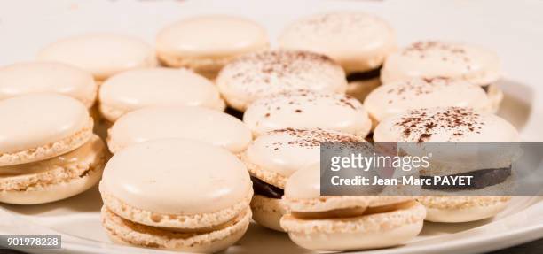 french pastry made home : macaroon - jean marc payet foto e immagini stock
