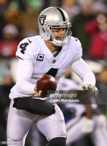 Quarterback Derek Carr of the Oakland Raiders in action against the Philadelphia Eagles during a game at Lincoln Financial Field on December 25, 2017...