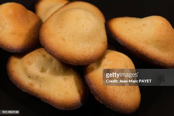 traditional french pastry : madeleine - jean marc payet stock pictures, royalty-free photos & images