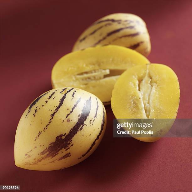 pepino dulce - pepino stockfoto's en -beelden