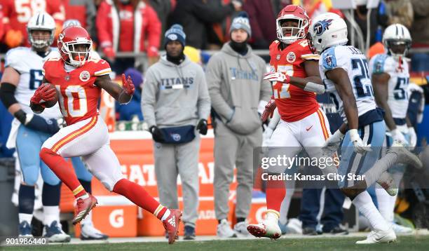 Kansas City Chiefs wide receiver Tyreek Hill checks over his shoulder as he breaks off a 45-yard catch and run in the first quarter against the...