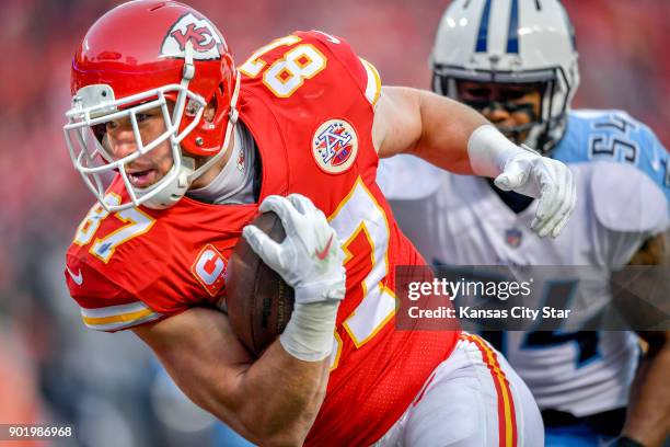 Kansas City Chiefs tight end Travis Kelce pulls in a pass in front of the Tennessee Titans' Avery Williamson to score a touchdown in the first...