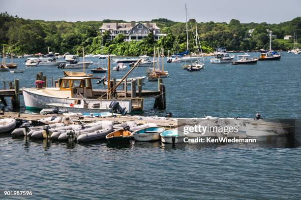 dinghys au quai - falmouth america photos et images de collection