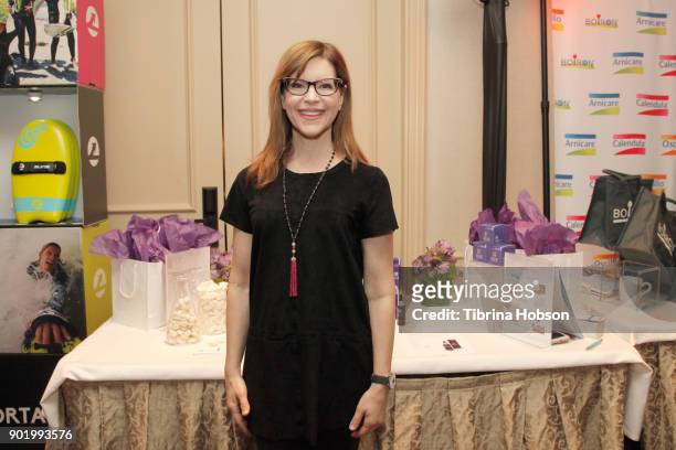 Lisa Loeb attends the HBO LUXURY LOUNGE presented by ANCESTRY on January 6, 2018 in Beverly Hills, California.