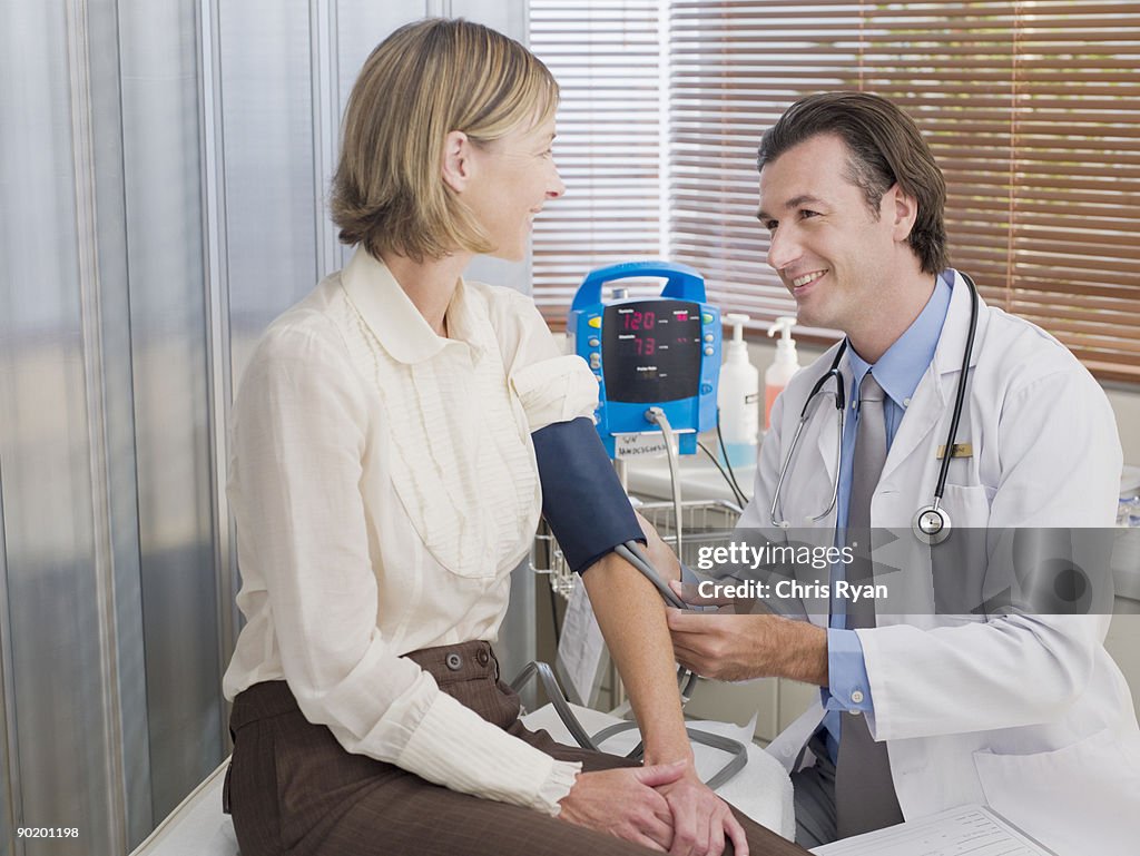 患者の診察中での血圧が診察室