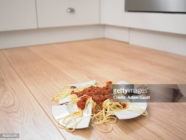 close up of broken plate of spaghetti - distruzione foto e immagini stock