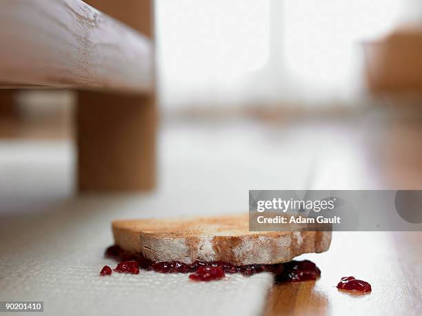 toast and jam upside-down on carpet - ausschütten stock-fotos und bilder