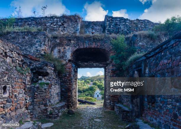 "portal de entrada do forte de nossa senhora dos remédios, em fernando de noronha" - atlantic islands stock pictures, royalty-free photos & images