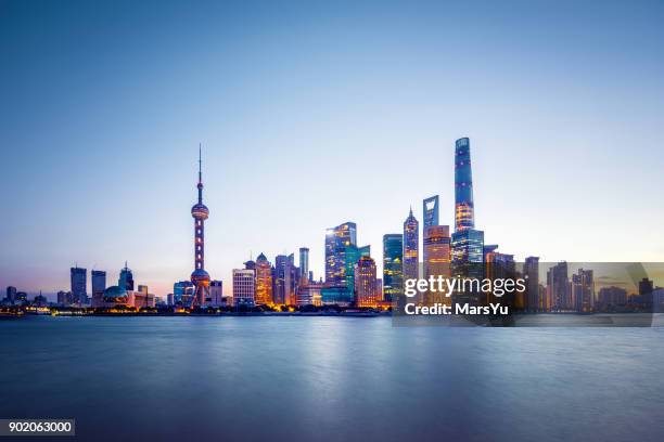 luchtfoto van shanghai bij zonsopgang - apec 2017 stockfoto's en -beelden