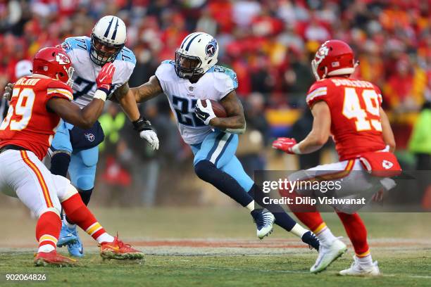 Derrick Henry of the Tennessee Titans rushes against the Kansas City Chiefs during the AFC Wild Card playoff game at Arrowhead Stadium on January 6,...