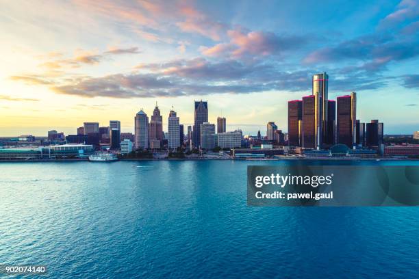 pôr do sol de vista aérea de detroit - michigan - fotografias e filmes do acervo