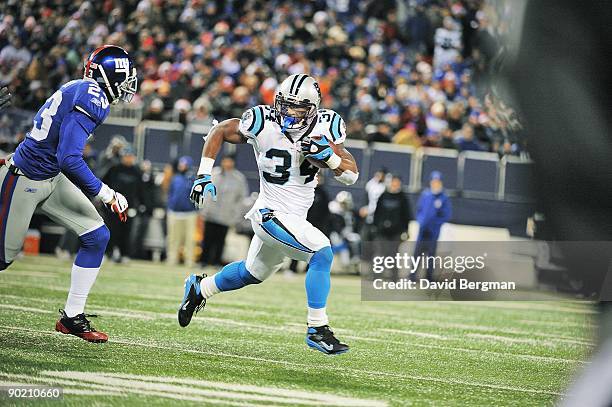 Carolina Panthers DeAngelo Williams in action, rushing vs New York Giants. East Rutherford, NJ CREDIT: David Bergman