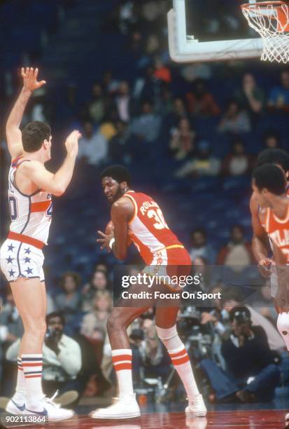 Tree Rollins of the Atlanta Hawks in action against the Washington Bullets during an NBA basketball game circa 1980 at the Capital Centre in...