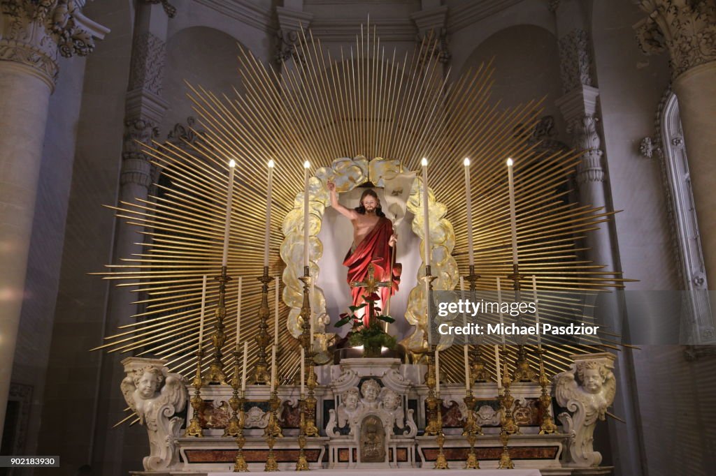 Altar at Basilica Santa Croce