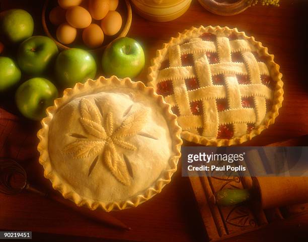 homemade cherry and apple pies - cherry pie stockfoto's en -beelden