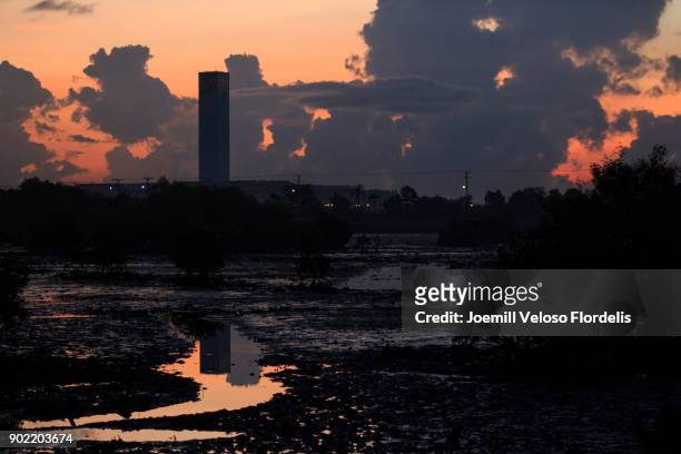 sunrise at sm seaside city cebu (cebu city, philippines) - joemill flordelis stock pictures, royalty-free photos & images