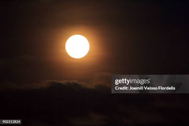 supermoon as seen in cebu city, philippines (december 3, 2017) - joemill flordelis stock pictures, royalty-free photos & images