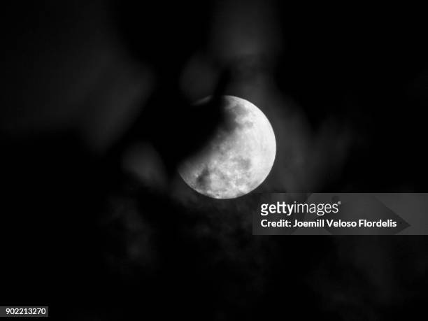 supermoon as seen in cebu city, philippines (december 3, 2017) - joemill flordelis stock pictures, royalty-free photos & images