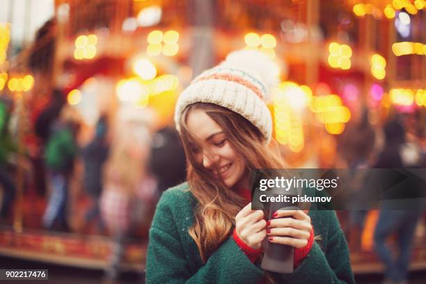 young woman at christmas market - piskunov imagens e fotografias de stock