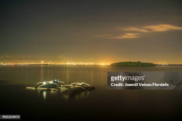 cebu city at night as seen from cordova, mactan, cebu, philippines - joemill flordelis - fotografias e filmes do acervo