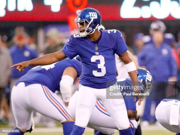 Quarterback Geno Smith of the New York Giants calls signals in an NFL football game against the Los Angeles Rams on November 5, 2017 at MetLife...