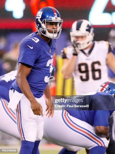 Quarterback Geno Smith of the New York Giants calls signals in an NFL football game against the Los Angeles Rams on November 5, 2017 at MetLife...