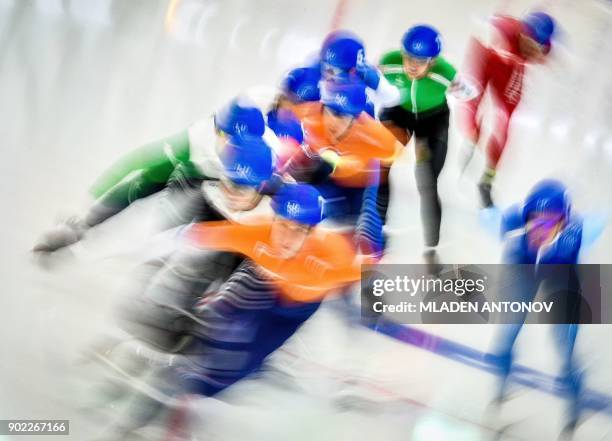 Skaters race during the mass start competition of the European Speed Skating Championship in Kolomna on January 7, 2018. / AFP PHOTO / Mladen ANTONOV