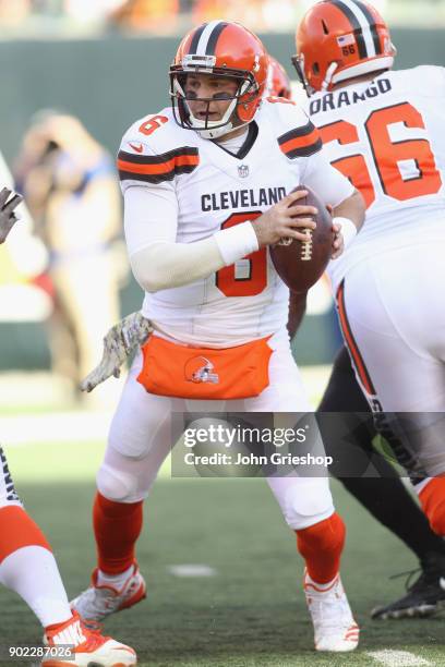 Cody Kessler of the Cleveland Browns runs the football upfield during the game against the Cincinnati Bengals at Paul Brown Stadium on November 26,...