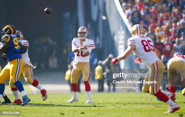 Jimmy Garoppolo of the San Francisco 49ers passes to George Kittle during the game against the Los Angeles Rams at Los Angeles Memorial Coliseum on...