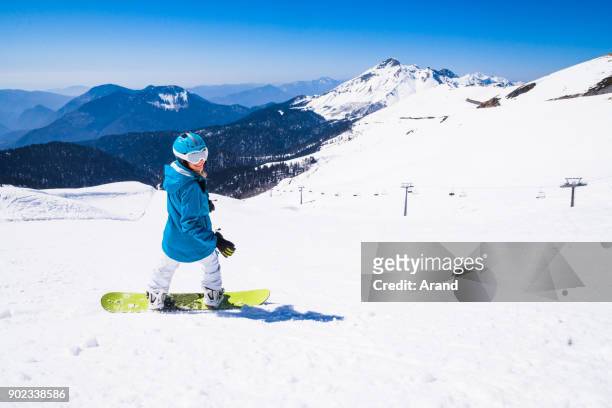 young  snowboarder woman - krasnaya polyana sochi imagens e fotografias de stock