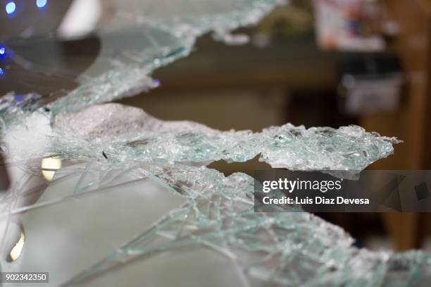 smashed cafeteria  window in christmast - christmas thief stock pictures, royalty-free photos & images