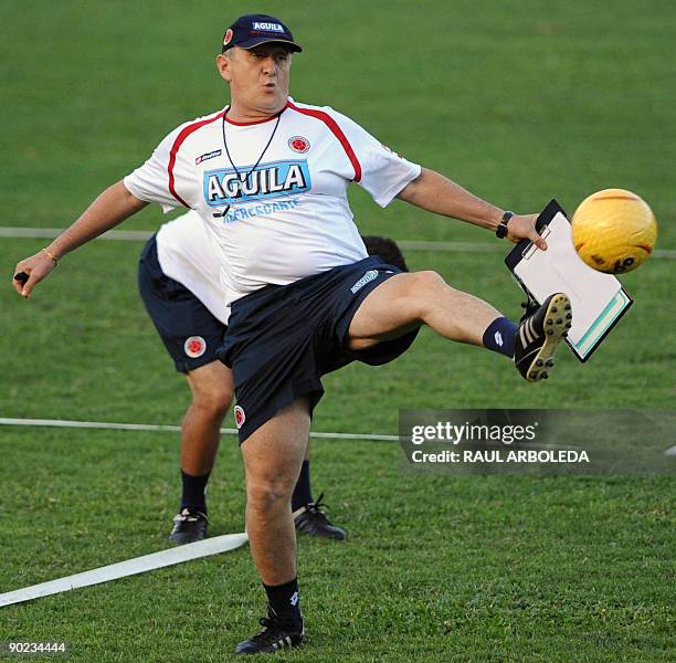 Colombian head coach Eduardo Lara plays with the ball during a training session on August 31, 2009 in Medellin, Antioquia Deparment. Colombia will...