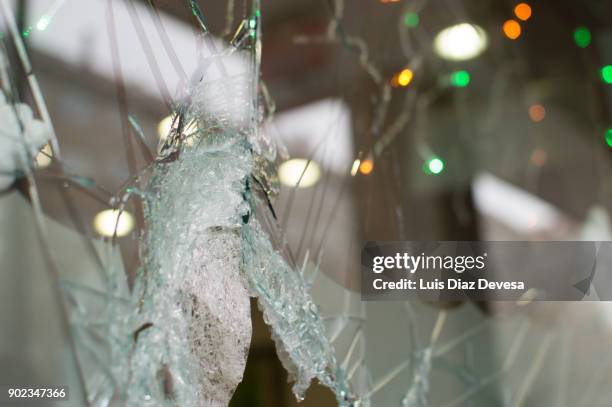 smashed cafeteria  window in christmast - christmas thief stock pictures, royalty-free photos & images