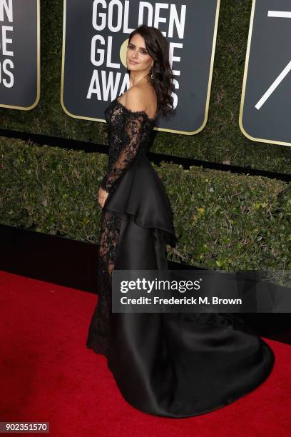 Penelope Cruz attends The 75th Annual Golden Globe Awards at The Beverly Hilton Hotel on January 7, 2018 in Beverly Hills, California.