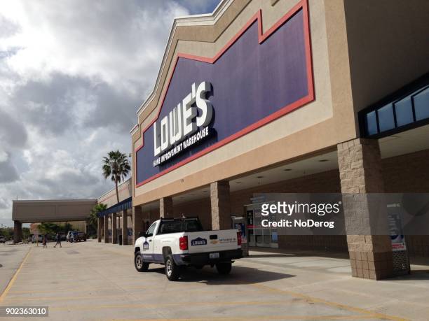 lowe's home improvement storefront - west palm beach shopping stock pictures, royalty-free photos & images